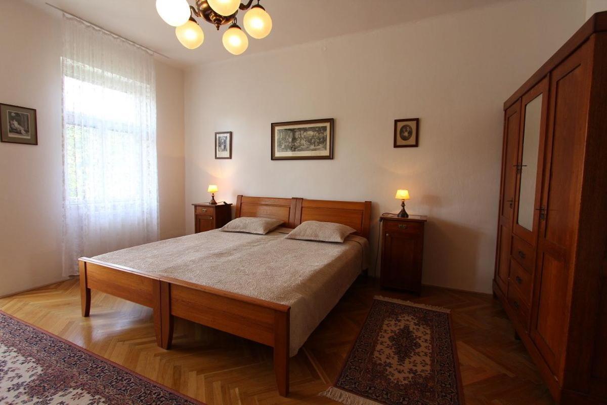 Penzion Jelen Vranov Nad Dyji Luaran gambar