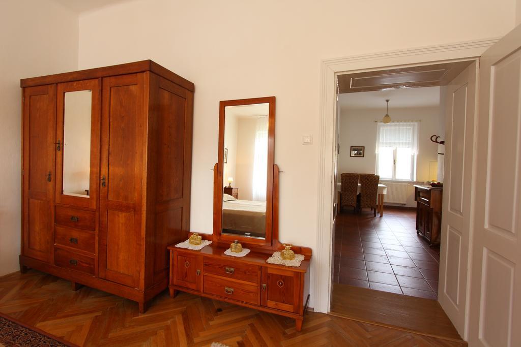 Penzion Jelen Vranov Nad Dyji Bilik gambar