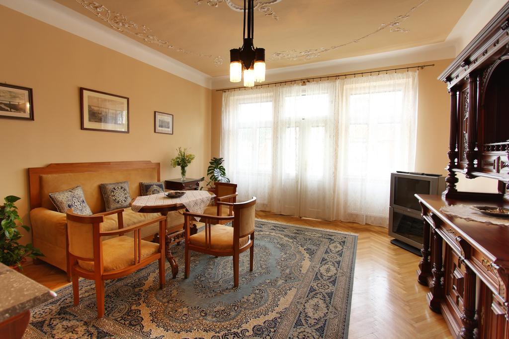Penzion Jelen Vranov Nad Dyji Bilik gambar
