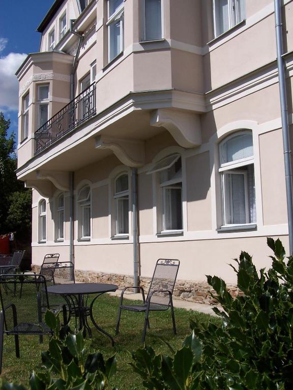 Penzion Jelen Vranov Nad Dyji Luaran gambar