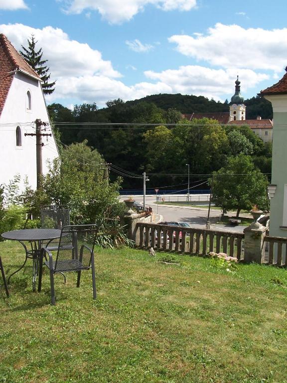 Penzion Jelen Vranov Nad Dyji Luaran gambar