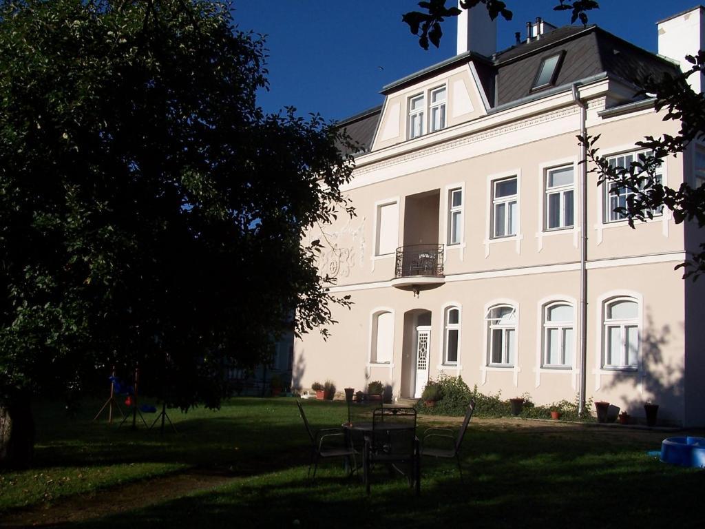 Penzion Jelen Vranov Nad Dyji Luaran gambar