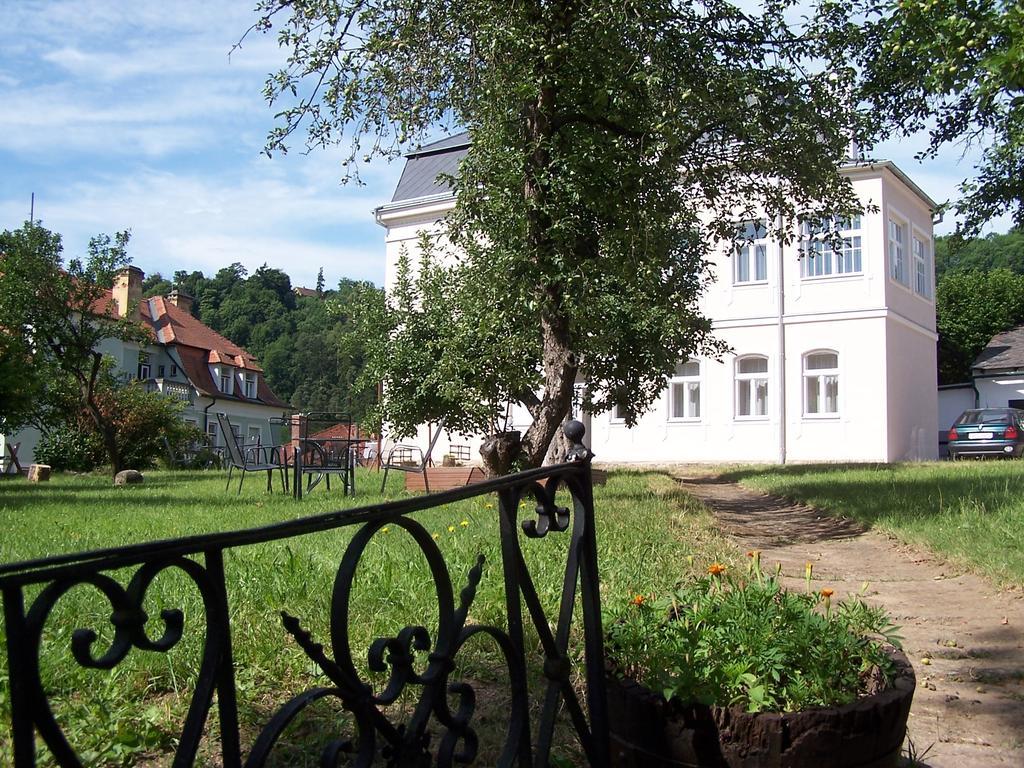 Penzion Jelen Vranov Nad Dyji Luaran gambar