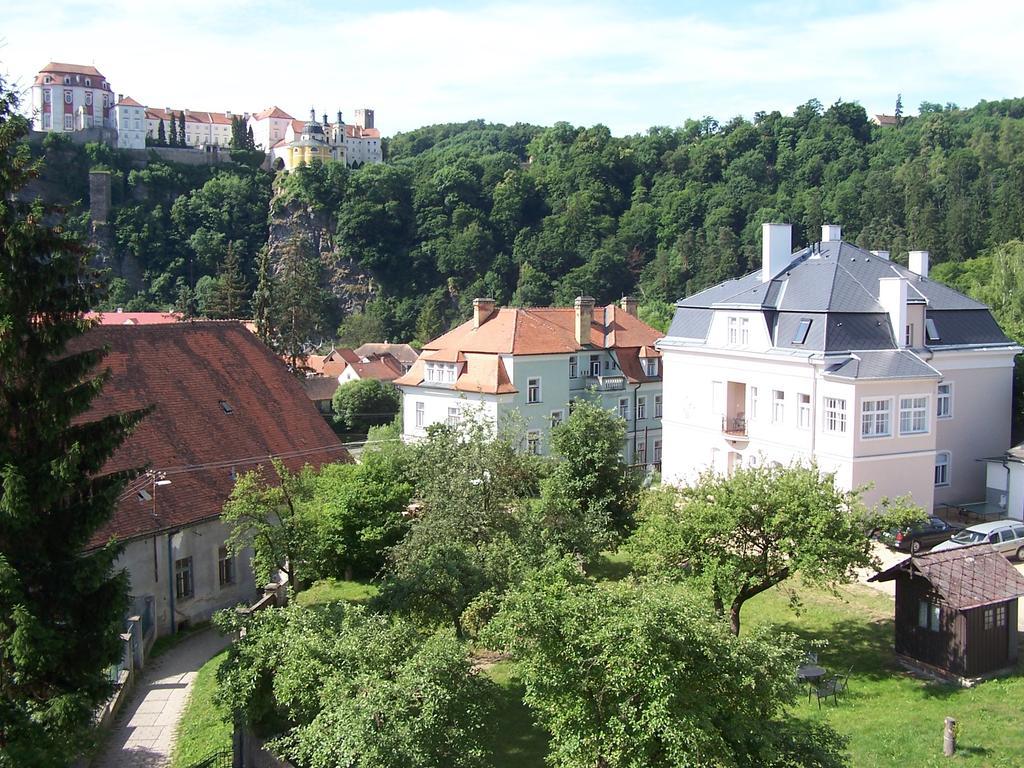 Penzion Jelen Vranov Nad Dyji Luaran gambar