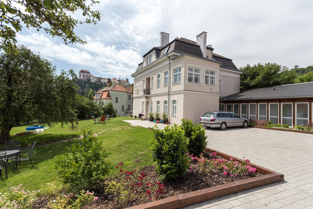Penzion Jelen Vranov Nad Dyji Luaran gambar